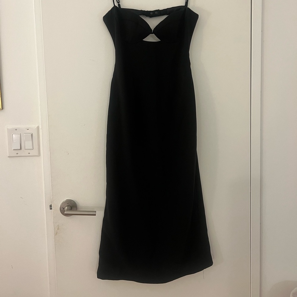 Sexy little black dress with cut out - worn once - Picture 4 of 6